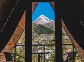 Peak view kazbegi, casa de temporada em Stepantsminda