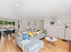 Cozy Bellevue Home for Family Business Near Microsoft