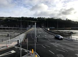 Bridge View Apartment, hotel v mestu Waterford