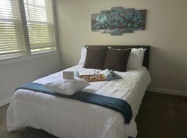 Cozy 2BR/2Bath Oasis 10 Minutes Away From Fort Lee, hotel dengan parkir di Brandermill