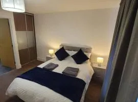 Spacious 3 bed house with ensuite and free parking