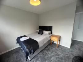 The Coral Guest House 1 Fratton Park Portsmouth, отель в Портсмуте