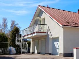 Penthouse with a balcony, location de vacances à Hyvinkää