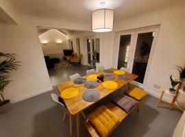 5 bedroom, recently renovated house close to Hastings Beach, atostogų namelis Heistingse