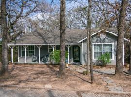 Lake Texoma Shoreline Cottage sleeps 8, hôtel à Pottsboro