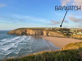 Baywatch Mawgan Porth Spacious Home sleeps 9, Games room, Parking & Garden, hotel in Mawgan Porth