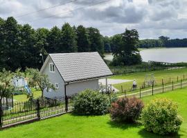 Szary domek nad jeziorem 2, casa o chalet en Kołczewo