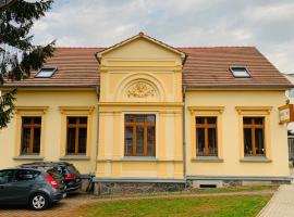 Stilvolle Ferienwohnung in historischer Stadtvilla, familiehotel i Neubrandenburg