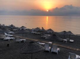 Lüks Konforlu Sahile 200 metre Doğa İçinde Oda, hotel in Beldibi