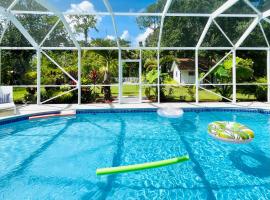 Luxury Jupiter Farm Getaway Pool, BBQ, Game Shed, cottage in Jupiter