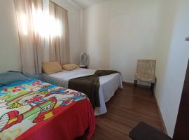 Casa pertinho da praia com piscina, wifi;, Hotel mit Parkplatz in Vila Velha