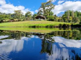 Ripples Retreat - Riverside, hotel dengan parking di Piopio