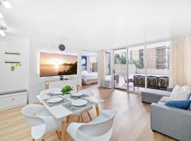 UNIQUE CONDO I Massive Patio I Modern 1BR Banyan I Washer Dryer I Free parking I 5' Beach, hotel sa Honolulu