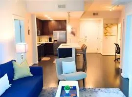 Blue Luxe-Highrise, Balcony, Year-round Pool, City View!