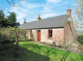 Willow Cottage, holiday home in Kirriemuir