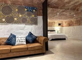 Cozy Cave Coober Pedy, hotel with parking in Coober Pedy