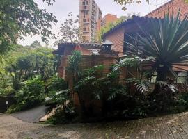 Casa Campestre Poblado para 8, cabana o cottage a Medellín