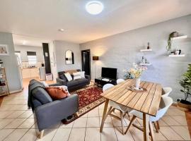 Renovated 2 Bedroom - Managers Apartment, отель в городе South Hedland