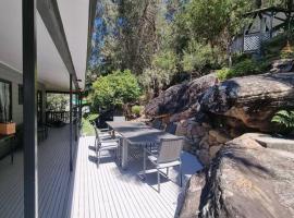 THE ROCKERY Magical retreat where bush meets beach, hotel di Umina