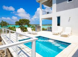 NEW Tropical Waterfront Cooper Jack Bay Villas，Five Cays Settlement的小屋