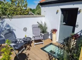 THE ANNEX, Lostwithiel Small Double Bed, Private Parking, Quiet Location