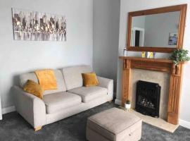 3 Bedroom House Brighouse, hotel with parking in Brighouse
