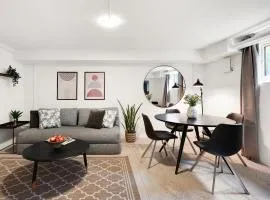 Charm 3 - Cozy 1-Bdr Apt with Shared Garden