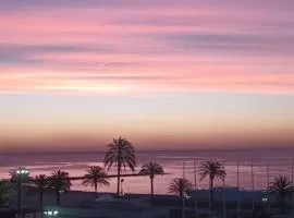 Precioso apartamento con vistas al mar. Piscina.