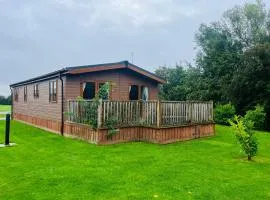 Springwell Lodge With Hot Tub