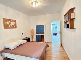 Duplex Azul, hotel in Noisy-le-Sec