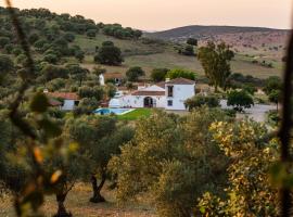 Casa Rural Finca Las Picazas, medencével rendelkező hotel Peñarroya-Pueblonuevóban