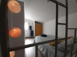 Duplex de 24m2 classé 2 étoiles à 2km d'Aubenas, недорогой отель в городе Обена