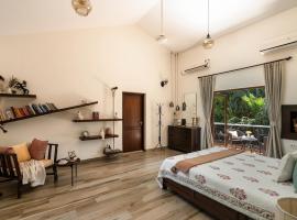 LohonoStays Waves Villa, hotel em Alibag