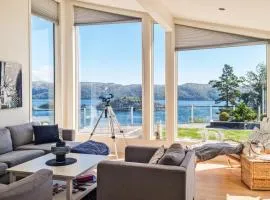 Stunning Home In Lyngdal With Jacuzzi, Wifi And 4 Bedrooms