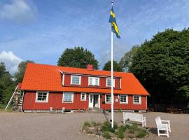 Sjökaptensgården Bed & Breakfast, hotel with parking in Åsljunga