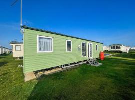 Lovely 8 Berth Caravan Nearby Scratby Beach In Norfolk Ref 50021f, hotell i Great Yarmouth