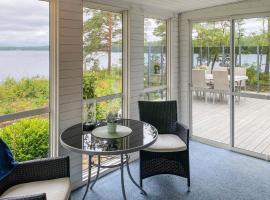 3 Bedroom Lovely Home In Hgsby, hotel with parking in Högsby