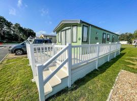 Lovely 6 Berth Caravan At Caldecott Hall Country Park, Norfolk Ref 91010c，大雅茅斯的豪華露營地點