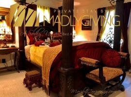 PRIVATE STAY BY MADLYGIVING - Bed & Breakfast At National Harbor - By HospiTalent Mariby Corpening, hotel in National Harbor