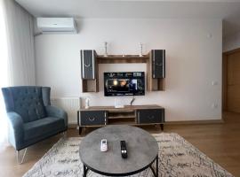 New Furnished Flat Central Location Free WIFI AC, hotel with parking in Esenyurt