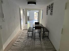 L8 Street - Leimen - Basement floor โรงแรมราคาถูกในไลเมน