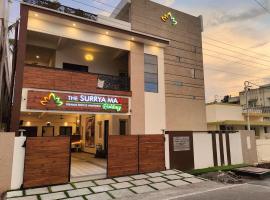 THE SURRYA MAX RESIDENCY, B&B in Pollāchi