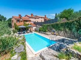 Adorable holiday home with swimming pool and covered terrace