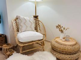 Cozy and Unique apartment near train station