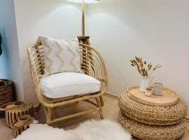 Cozy and Unique apartment near train station