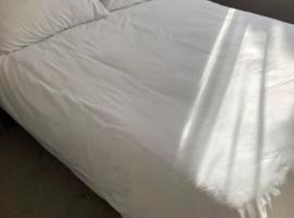 Beach house fun, hotel in Walton-on-the-Naze