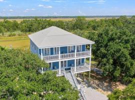 Pelican View Beach House - Private Beach!!, hotel in Ocean Springs