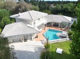 Chambres d'Hôtes Villa La Louisiane, B&B in Arès