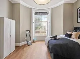 Lovely Central Wakefield Apartment - Parking