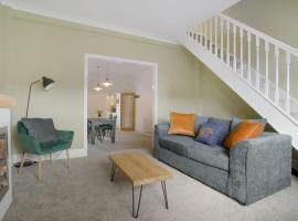 Lovely 2-Bedroom Home in Langley Park, Sleeps 4, cheap hotel in Durham